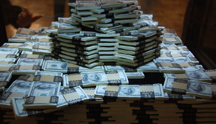 Победительница лотереи постирала брюки и лишилась десятков миллионов долларов