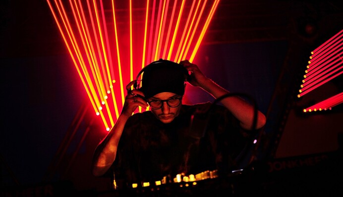 Уникальный формат и атмосфера любви: на секретной киевской локации пройдет двенадцатая вечеринка Laboratorium