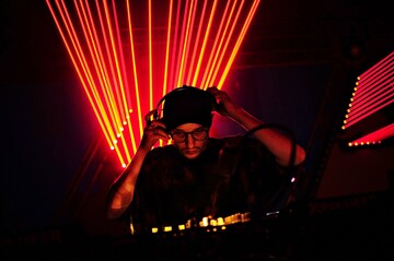 Уникальный формат и атмосфера любви: на секретной киевской локации пройдет двенадцатая вечеринка Laboratorium