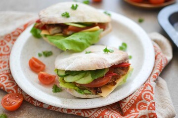 Як готується домашня піта просто на сковороді: рецепт і поради