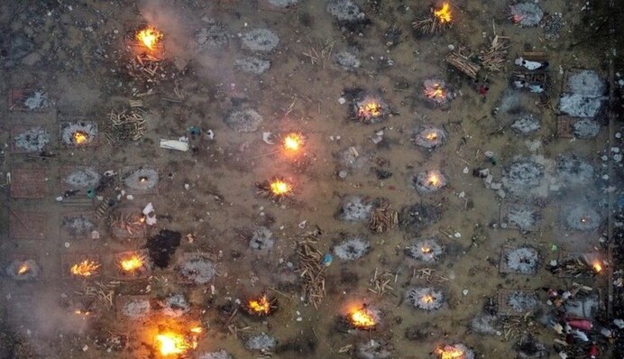 Пожилая индианка проснулась за миг до кремации - ее считали умершей от Covid-19