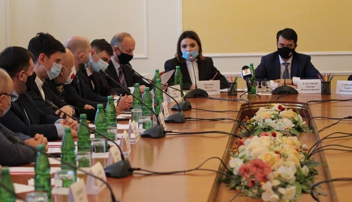 Проект спикера: кто поможет Разумкову создать партию