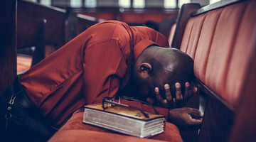 Мужчина попросил у бога Lamborghini и обещал голодать 40 дней - спорткар так и не пришел, а вот проблем прибавилось