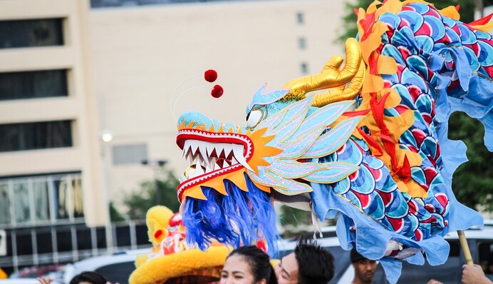 У пазурах китайського дракона або казка про інвестиції