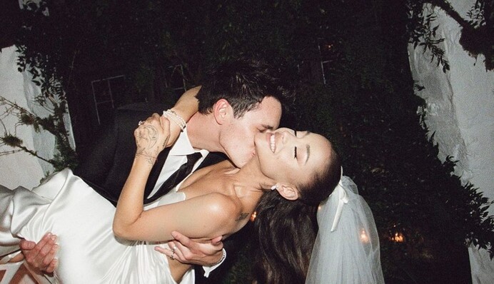 Певица Ариана Гранде показала фото со своей тайной свадьбы