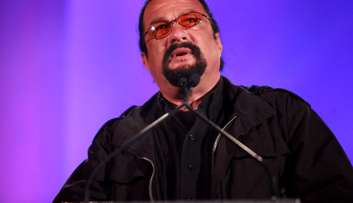 Стивен Сигал вступил в прокремлевскую партию в России - друг Путина мечтает арестовывать людей