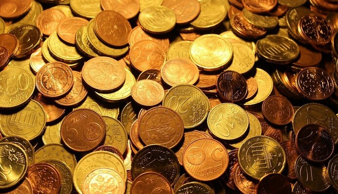 В Литве выпустили 500 тысяч коллекционных монет евро, а нумизматам стыдно - на них девиз соседней страны