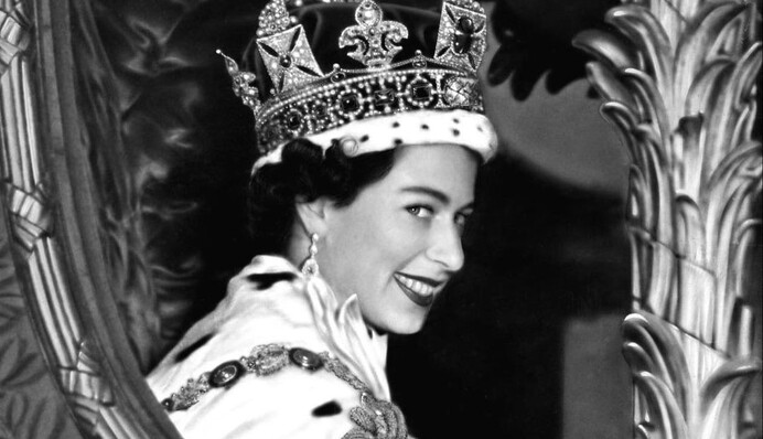 Букингемский дворец показал архивные фото Елизаветы II в честь годовщины коронации