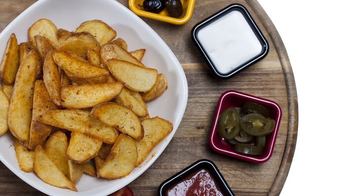 Как запечь картошку по-деревенски с горчицей и чесноком: простой рецепт к ужину