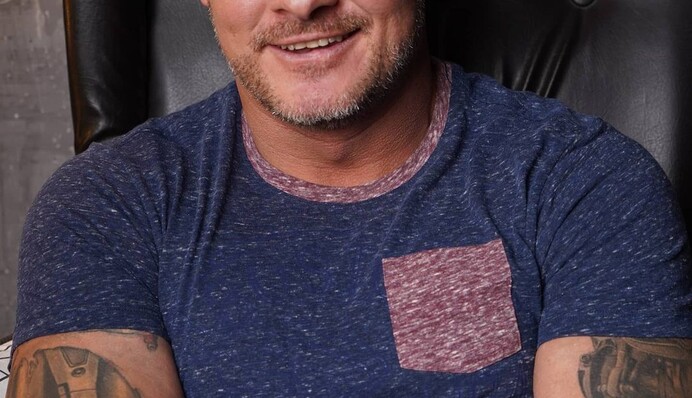 В'ячеслав Узєлков прийшов на шоу знайти обраницю, але зізнався у коханні колишній дружині - глядачі його вчинок не оцінили