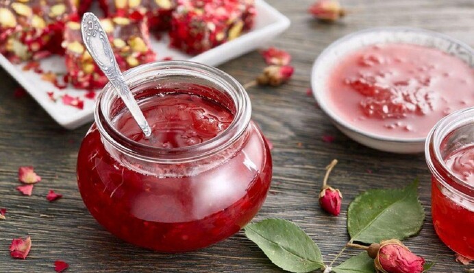 Закриваємо вдома запашне варення з троянди: рецепт і поради