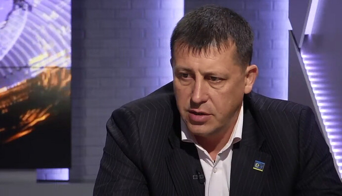 Не можна як стадо, масово всіх заганяти і колоти в торгових центрах і на стадіонах - колишній санлікар України