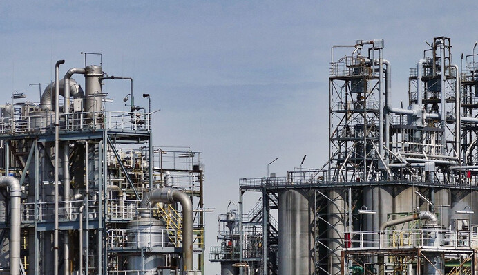 Бензин від Зеленського: чи потрібен Україні ще один НПЗ