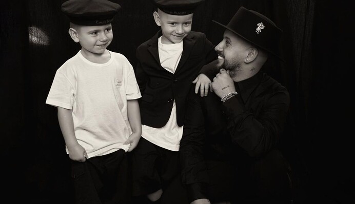 У центрі Києва помітили мініМонатиків: стильні сини співака збирають тисячі лайків в Інстаграмі