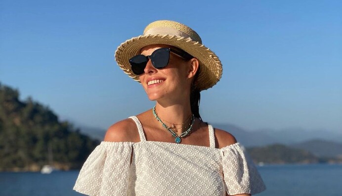 Беременная Катя Осадчая показала животик в купальнике трендового цвета: фото