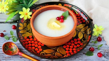 Як правильно приготувати манну кашу та зробити її смачною: простий рецепт на сніданок