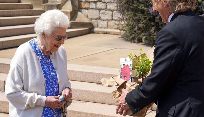 Єлизаветі II подарували новий сорт троянд, названий на честь принца Філіпа