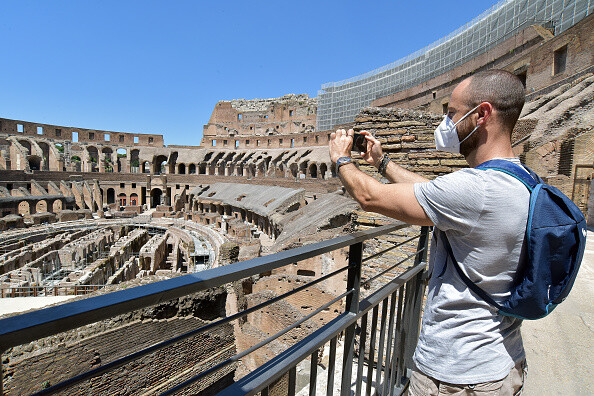 Летом за границу: в каких странах украинцы смогут отдохнуть без справок