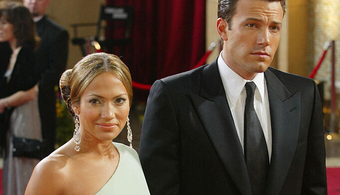 Дженнифер Лопес и Бен Аффлек думали, что спрятались от папарацци, но фото их поцелуя уже повсюду