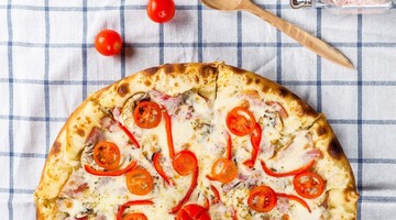 Готуємо вдома гостру піцу Дьябло: класичний рецепт з чилі