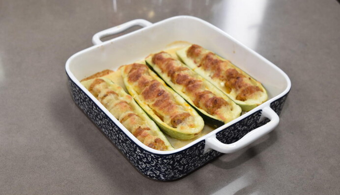 Запікаємо вдома фаршировані кабачки під сиром: простий рецепт з відео