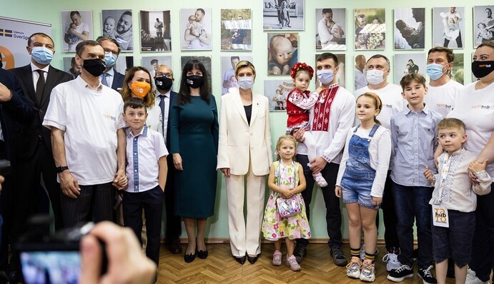 Олена Зеленська відвідала Полтаву у стильному костюмі - новий образ першої леді