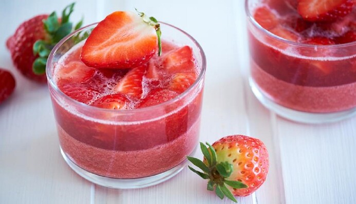 Готовим дома вкусное желе из клубники: простой рецепт натурального десерта