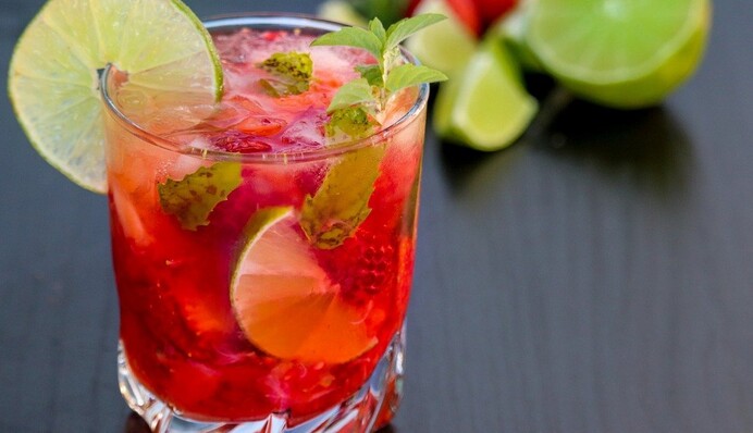 Готовим дома клубничный мохито: простой рецепт топ-коктейля на лето