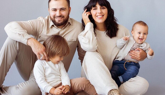 Джамала поделилась теплыми семейными фото в честь первого дня рождения младшего сына