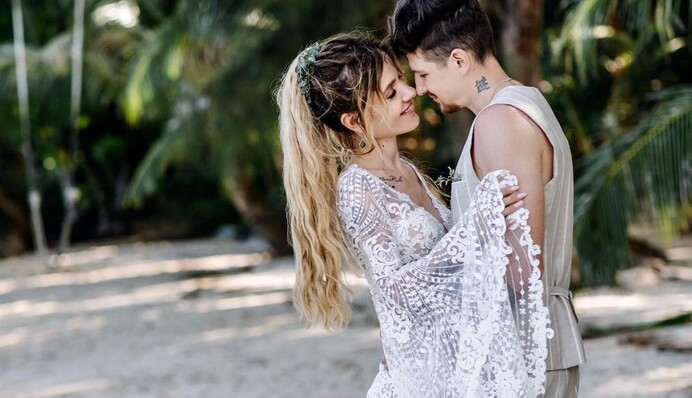 Беременная MamaRika выпустила клип к песне KAVA и показала в нем свадебные кадры