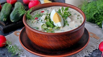 Як приготувати окрошку на сметані: простий рецепт і варіанти заправки
