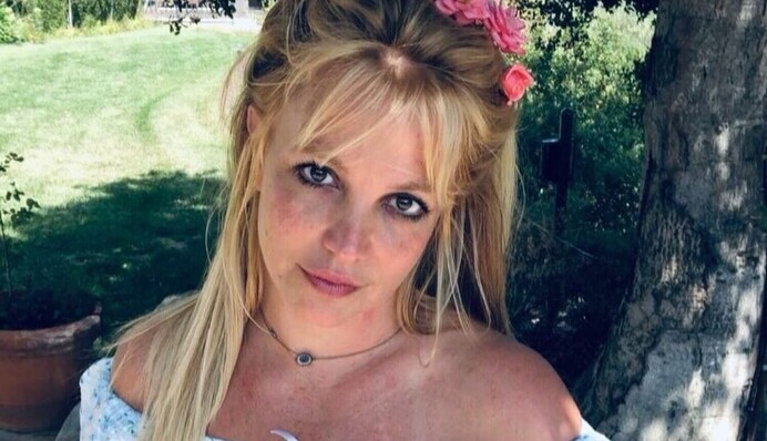 Брітні Спірс вирушила на Гаваї, але з відпочинком не склалося - співачка грубо відповіла своїм переслідувачам