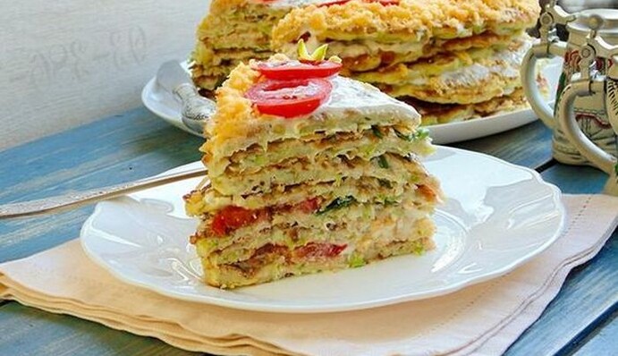 Готуємо на вечерю легкий кабачковий торт з помідорами та зеленню: детальний рецепт