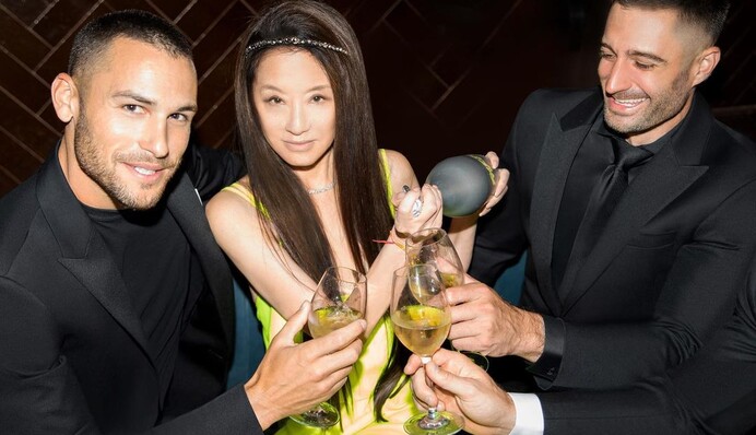 Дизайнерці Вері Вонг виповнилося 72 роки, але повірити в її вік неможливо - переконайтеся самі