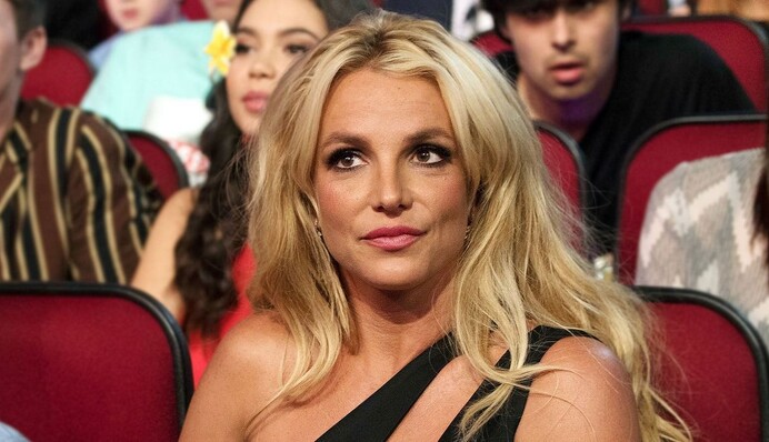 Финансовая компания, которая контролирует средства Бритни Спирс, отказывается от дальнейшего опекунства