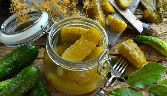 Як закрити смачні квашені огірки на зиму: простий рецепт