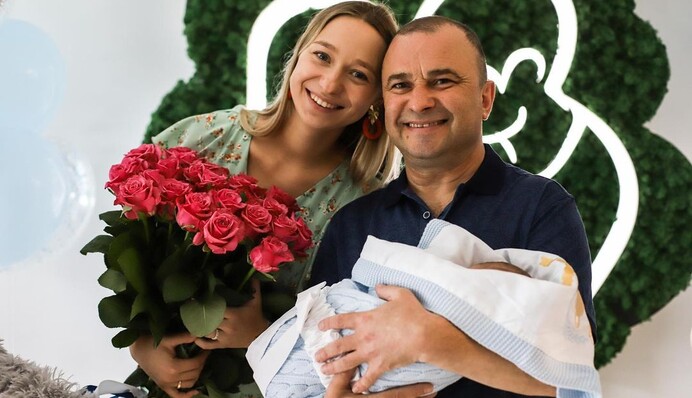 Молода дружина Віктора Павліка після пологів змінила імідж: Чоловік не впізнав