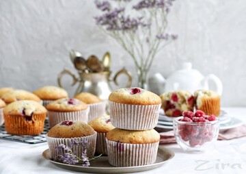 Печемо домашні кекси зі свіжою малиною: простий рецепт до чаю