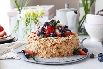 Як приготувати вдома смачний торт Наполеон: детальний рецепт