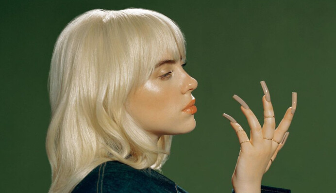 Билли Айлиш выпустила новый клип с 25 каскадерами на машинах