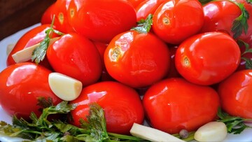 Як закрити смачні квашені помідори на зиму: простий рецепт