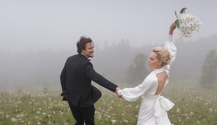 Тарас Цымбалюк показал фото с тайной свадьбы в Карпатах - как выглядели жених и невеста