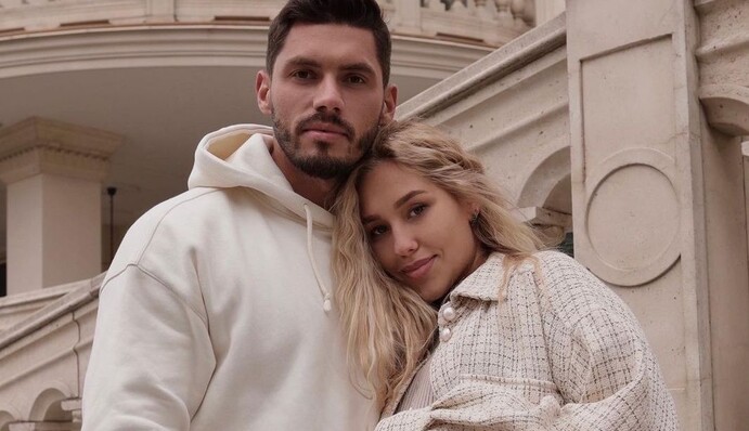 Никита Добрынин и Даша Квиткова стали родителями и показали первое фото с новорожденным