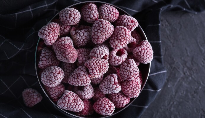 Як заморозити малину на зиму та не зіпсувати ягоди: прості поради