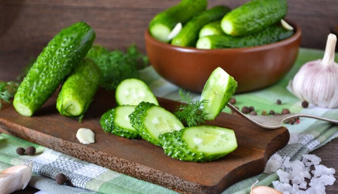 Як маринують огірки в мінеральній воді: простий рецепт, 