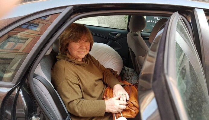 Светлану Алексиевич не пустили в самолет в Берлине - писательницу заподозрили в попытке пронести на борт бомбу