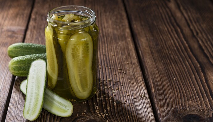 Как закрыть вкусные огурцы с горчицей на зиму: простой рецепт