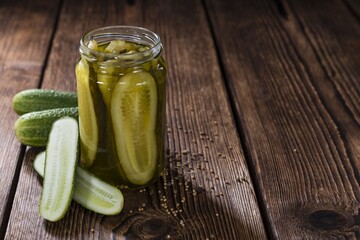 Як закрити смачні огірки з гірчицею на зиму: простий рецепт