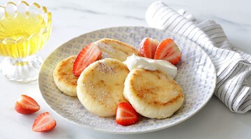 Як заморозити сирники та приготувати їх у будь-який час за 5 хвилин: простий рецепт