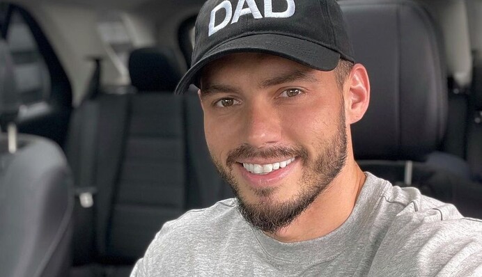 Нікіта Добринін забрав дружину та новонародженого сина з пологового: перше фото малюка вдома